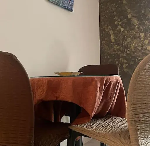 Cozy Old Train Station דירה טיראנה