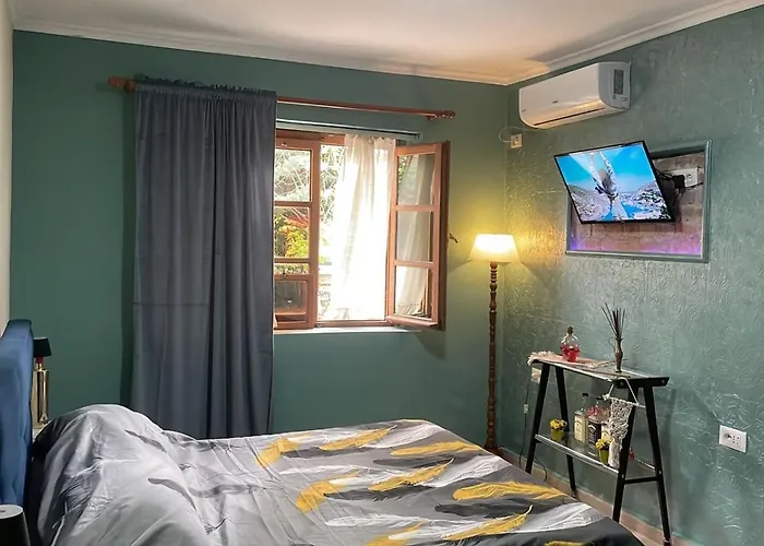 Cozy Old Train Station דירה טיראנה